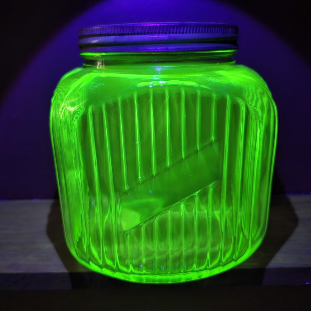 Vintage 30s Hoosier Ribbed Uranium Glass Large Canister W/ Boaks Green Lid 8"